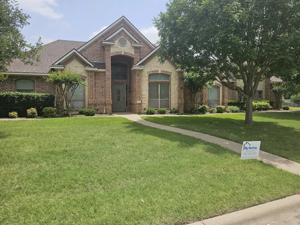 Architectural shingle roof replacement on brick home in Rendon TX