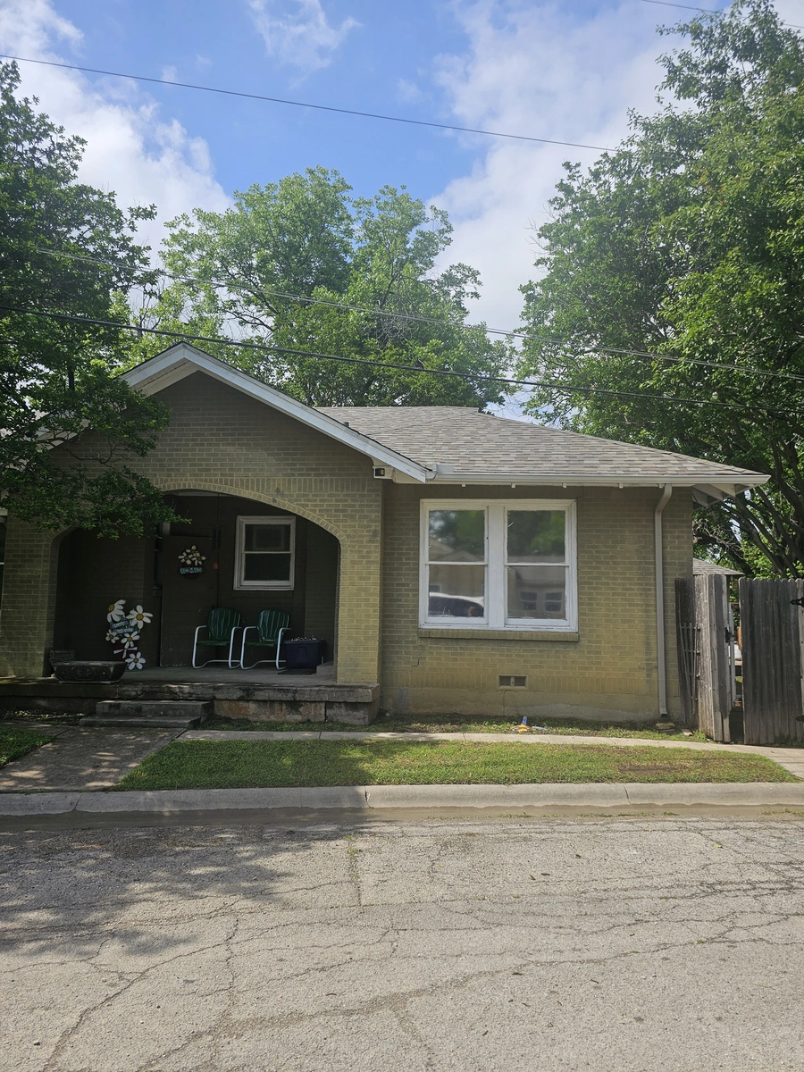 Roofing crew working on residential project in Cleburne, TX