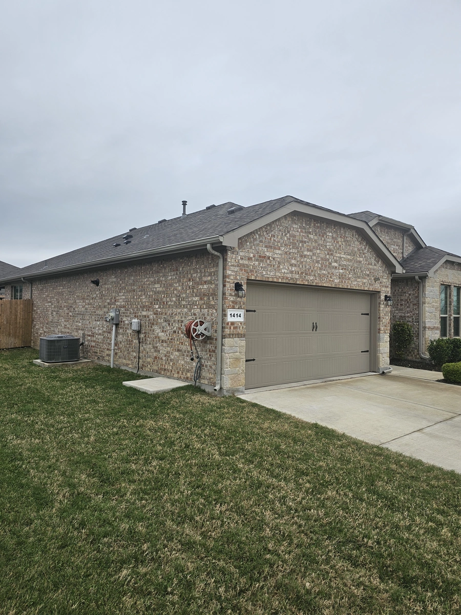 New architectural shingles on a ranch-style home in Rendon